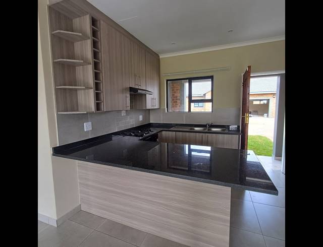 2 BEDROOM TOWNHOUSE TO LET IN RIVERSDALE